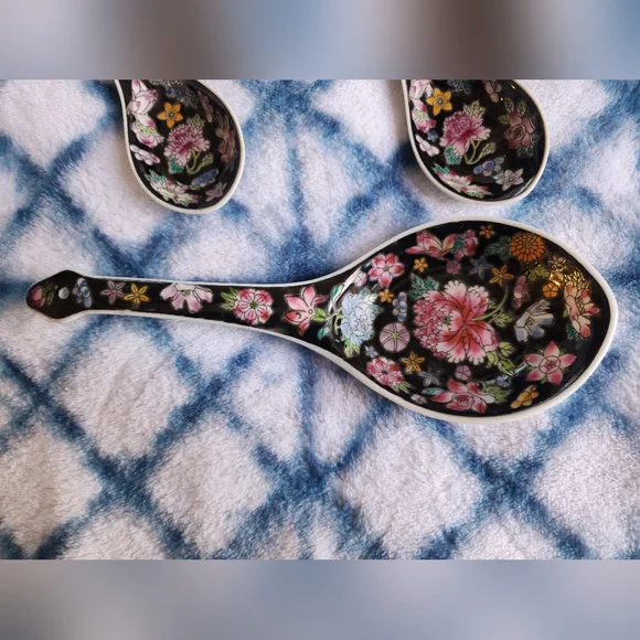 Jingdezhen 9 Peices Millefleur Famille Noire 4 Bowls, 4 Spoons & 1 Serving Spoon - Picture 2 of 12